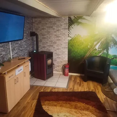 아파트 Sleeps 6 With Whirlpool *