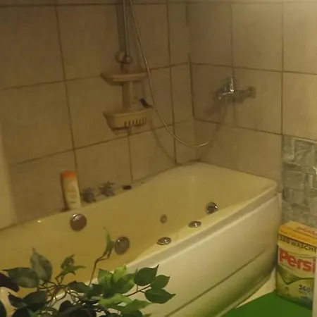 아파트 Sleeps 6 With Whirlpool *